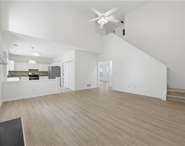 395 Cadeleigh Court - Photo Thumbnail 10