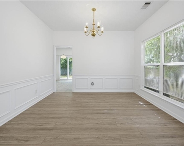 395 Cadeleigh Court - Photo Thumbnail 6