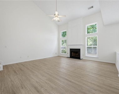 395 Cadeleigh Court - Photo Thumbnail 7
