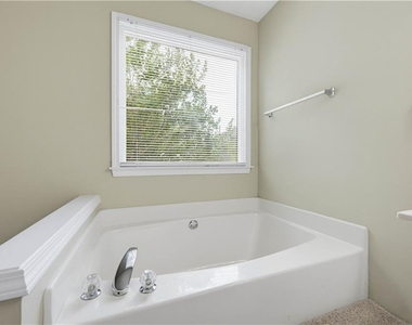 395 Cadeleigh Court - Photo Thumbnail 24