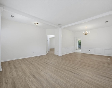 395 Cadeleigh Court - Photo Thumbnail 5