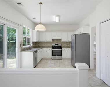395 Cadeleigh Court - Photo Thumbnail 11