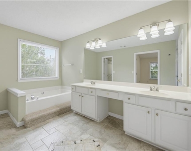 395 Cadeleigh Court - Photo Thumbnail 22