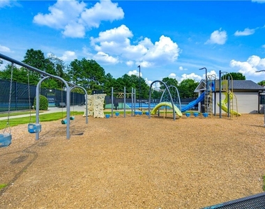 395 Cadeleigh Court - Photo Thumbnail 40