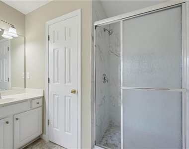 395 Cadeleigh Court - Photo Thumbnail 23