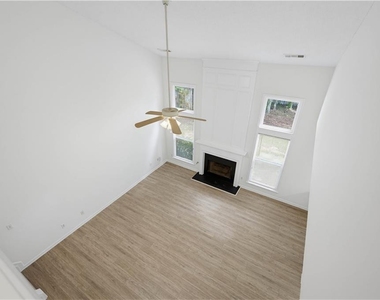 395 Cadeleigh Court - Photo Thumbnail 9