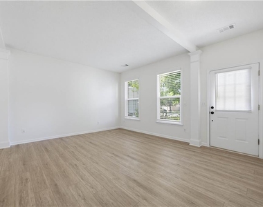 395 Cadeleigh Court - Photo Thumbnail 2