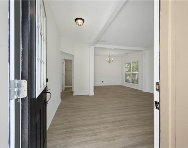 395 Cadeleigh Court - Photo Thumbnail 1