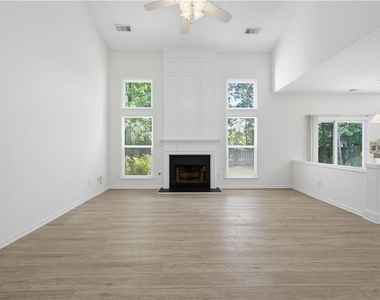 395 Cadeleigh Court - Photo Thumbnail 8