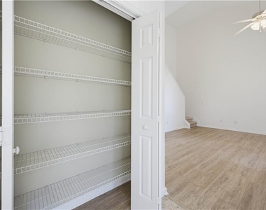 395 Cadeleigh Court - Photo Thumbnail 17