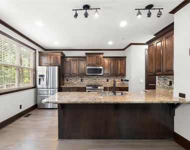 5583 Julian Place - Photo Thumbnail 8