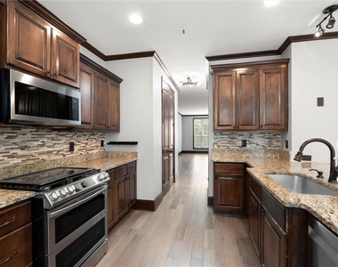 5583 Julian Place - Photo Thumbnail 10