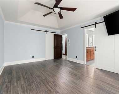 5583 Julian Place - Photo Thumbnail 18