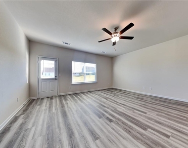 1141 Amadas Drive - Photo Thumbnail 2