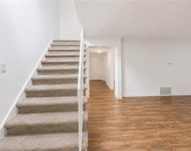 1010 Sexton Drive - Photo Thumbnail 3