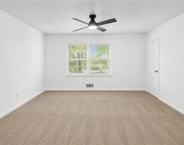 1010 Sexton Drive - Photo Thumbnail 10