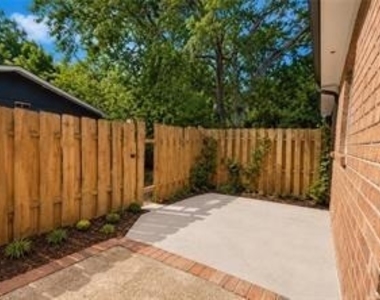 1010 Sexton Drive - Photo Thumbnail 13