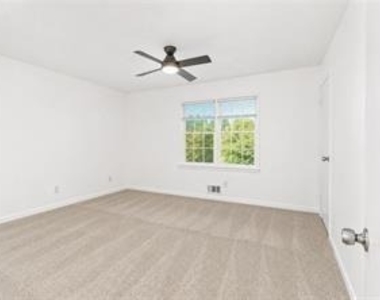 1010 Sexton Drive - Photo Thumbnail 11