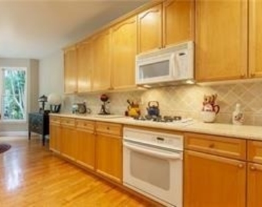 1635 Reserve Circle - Photo Thumbnail 2