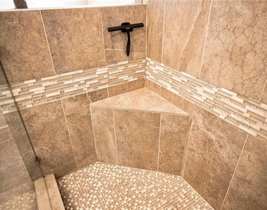379 Patterson Avenue Se - Photo Thumbnail 18