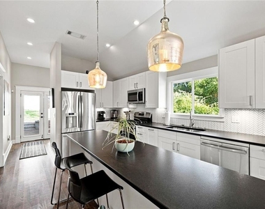 379 Patterson Avenue Se - Photo Thumbnail 12