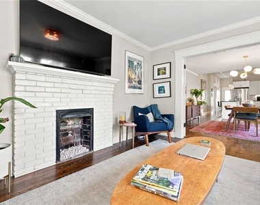 379 Patterson Avenue Se - Photo Thumbnail 5