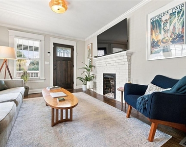 379 Patterson Avenue Se - Photo Thumbnail 4