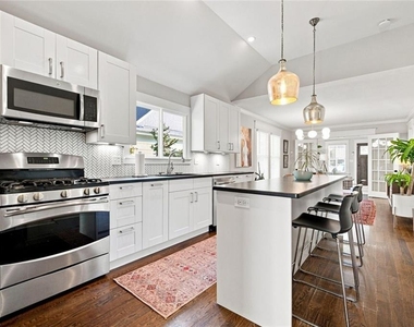 379 Patterson Avenue Se - Photo Thumbnail 10
