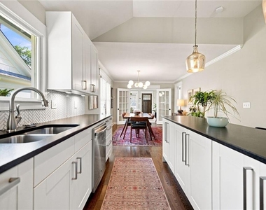 379 Patterson Avenue Se - Photo Thumbnail 11