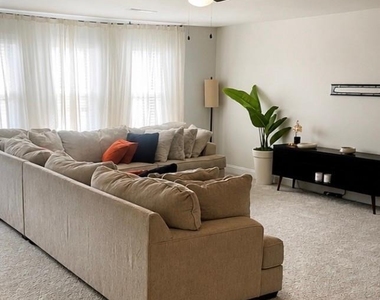 204 Garnet Drive - Photo Thumbnail 5