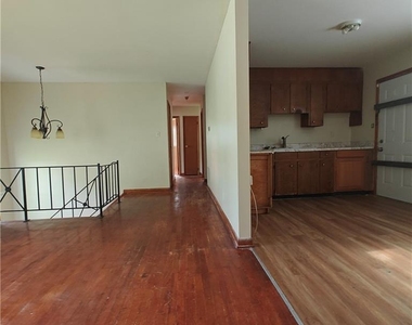 423 Alabama Avenue - Photo Thumbnail 4