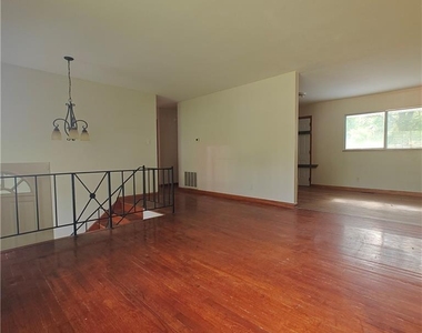 423 Alabama Avenue - Photo Thumbnail 3