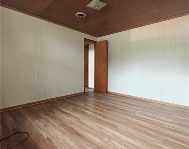 423 Alabama Avenue - Photo Thumbnail 12