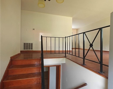 423 Alabama Avenue - Photo Thumbnail 2
