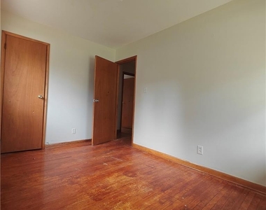 423 Alabama Avenue - Photo Thumbnail 9