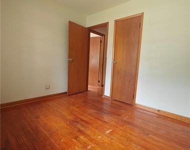 423 Alabama Avenue - Photo Thumbnail 10