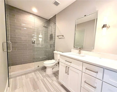 620 Glen Iris Drive Ne - Photo Thumbnail 8