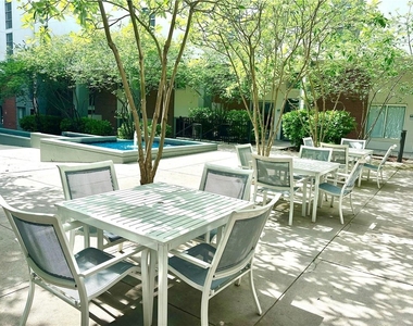 620 Glen Iris Drive Ne - Photo Thumbnail 14