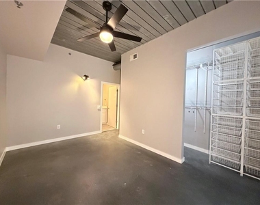 620 Glen Iris Drive Ne - Photo Thumbnail 5