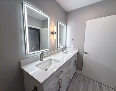 620 Glen Iris Drive Ne - Photo Thumbnail 10