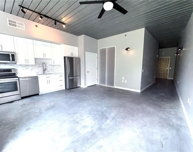 620 Glen Iris Drive Ne - Photo Thumbnail 1