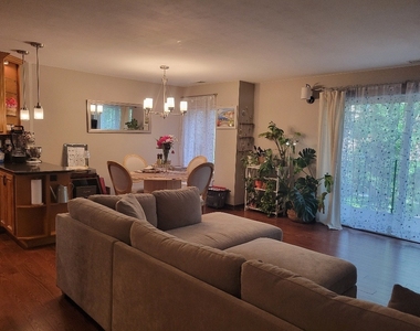 425 Walnut Creek Lane - Photo Thumbnail 2