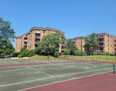 425 Walnut Creek Lane - Photo Thumbnail 1
