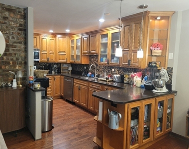 425 Walnut Creek Lane - Photo Thumbnail 4