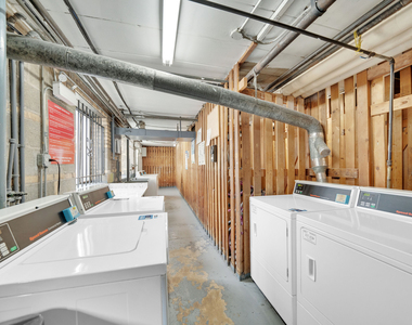 6161 N Hoyne Avenue - Photo Thumbnail 9