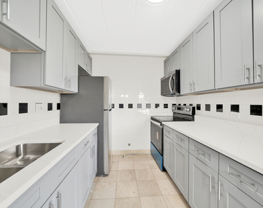 6161 N Hoyne Avenue - Photo Thumbnail 4