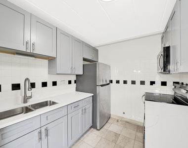 6161 N Hoyne Avenue - Photo Thumbnail 2