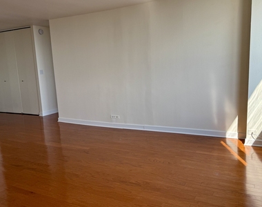 655 W Irving Park Road - Photo Thumbnail 9