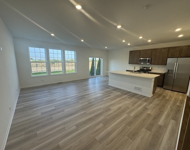 2605 Dundee Drive - Photo Thumbnail 4
