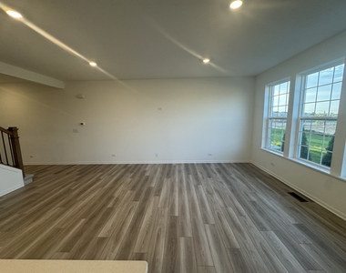2605 Dundee Drive - Photo Thumbnail 9